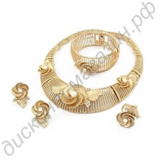 Гарнитур (кольцо, серьги, браслет и ожерелье) с цветочками